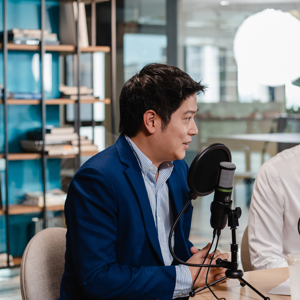 siri podcast สิริ พอดแคสต์ คุณสน - บริวัฒน์ ปิ่นประดับ Partner & Managing Director Boston Consulting Group และ คุณพัตเตอร์ - พีระภัทร ศิริจันทรโรภาส Managing Director บริษัท ชาร์จ แมเนจเม้นท์ จำกัด