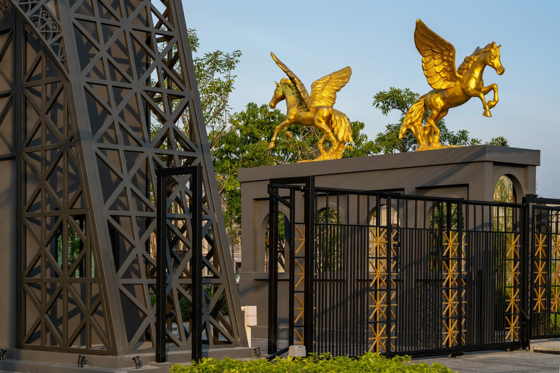 Golden Pegasus-ม้าแห่งทวยเทพ-สิริเพลส เมกา บางนา-ปารีส-ทาวน์โฮม