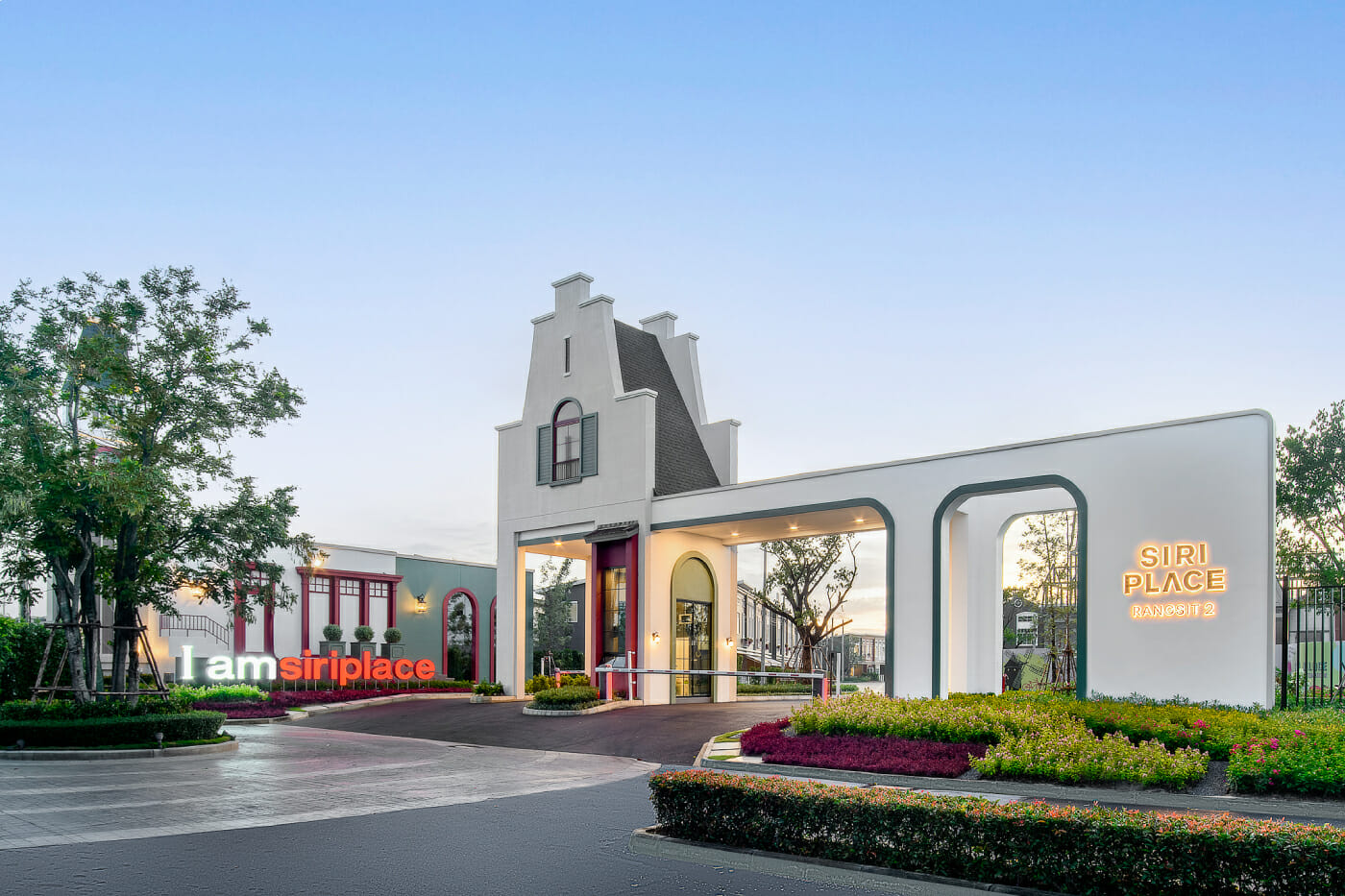 สิริเพลส-อัมสเตอร์ดัม-ทาวน์โฮม-main gate